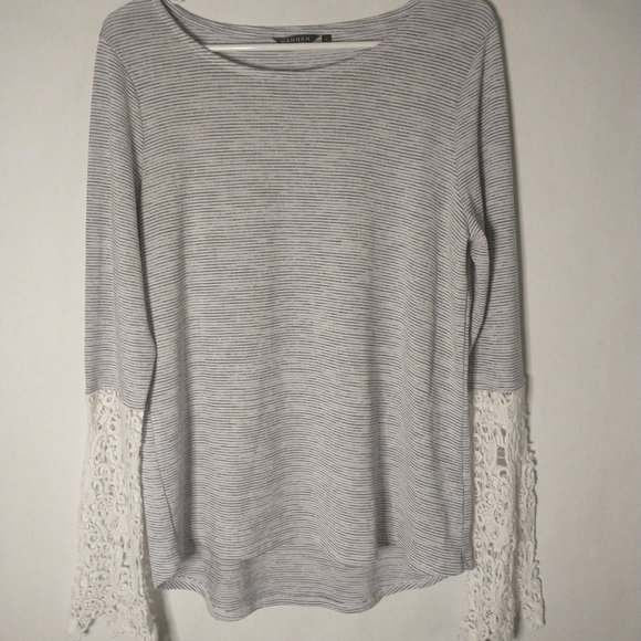 Hannah striped top with crochet sleeves size large - Picture 1 of 7